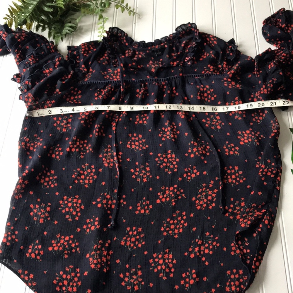 Ann Taylor floral ruffle black red top petite - Picture 3 of 7